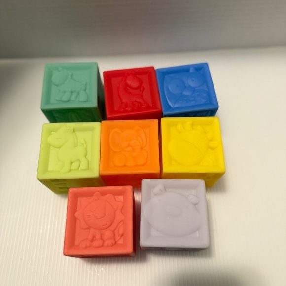 Infantino Colorful Soft Rubber Baby Building Blocks Lot of 8 Animals Numbers - Picture 4 of 8